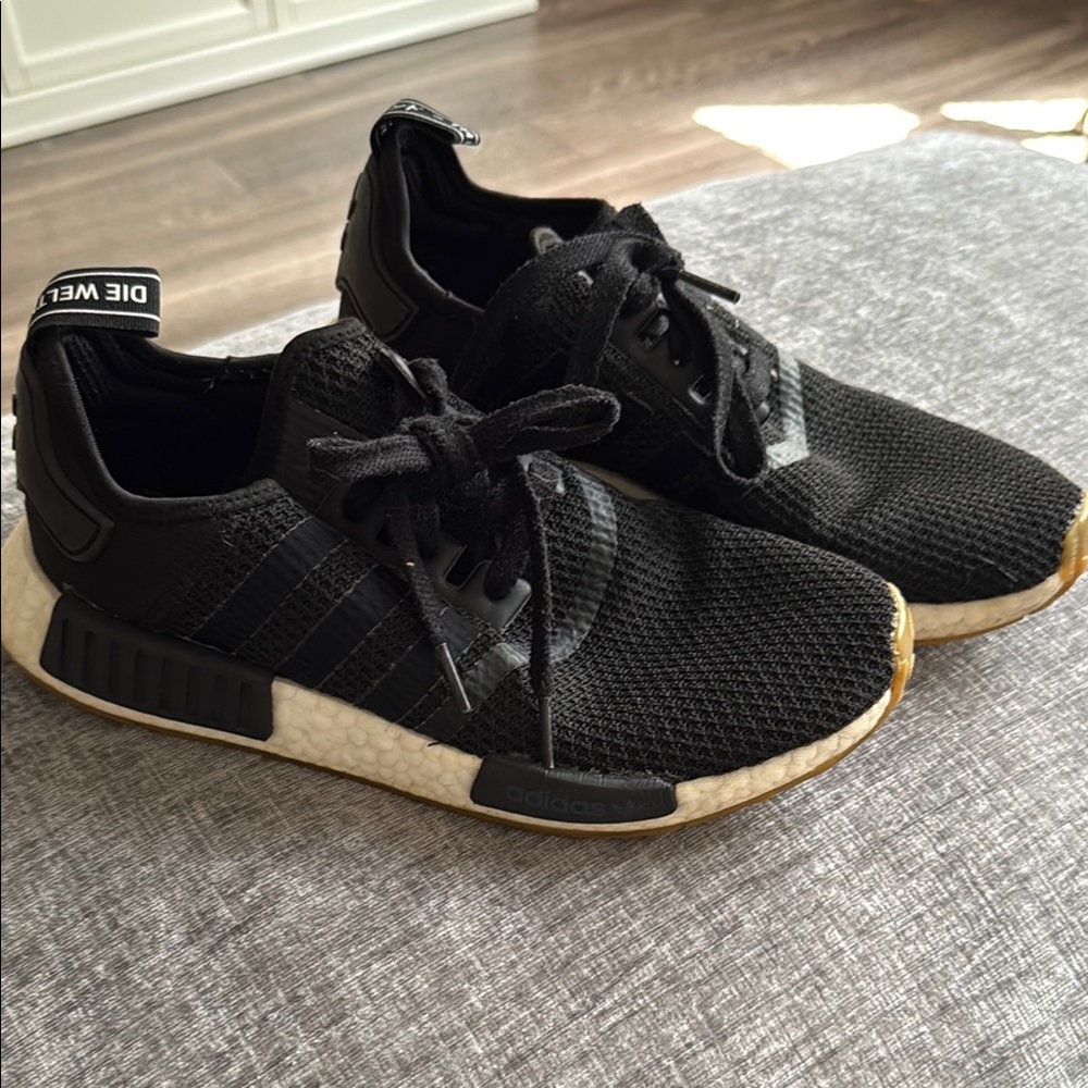 Adidas NMD R1 Running Shoes Size 7.5 men’s Black Gum